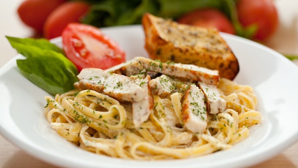Chicken Alfredo Fettuccine Pasta